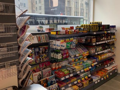 VVN-teamet utførte levering av handelsutstyr og monteringsarbeid i den nye butikken til butikkjeden "TOP" i Riga.10
